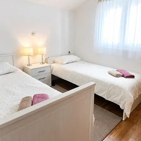 Villa Starlight Okrug Panoramic Sea View & Jacuzzi *
